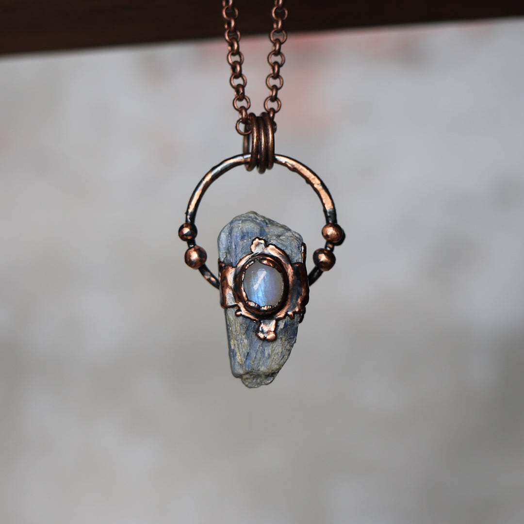 Kyanite Moonstone Relic Necklace (b)