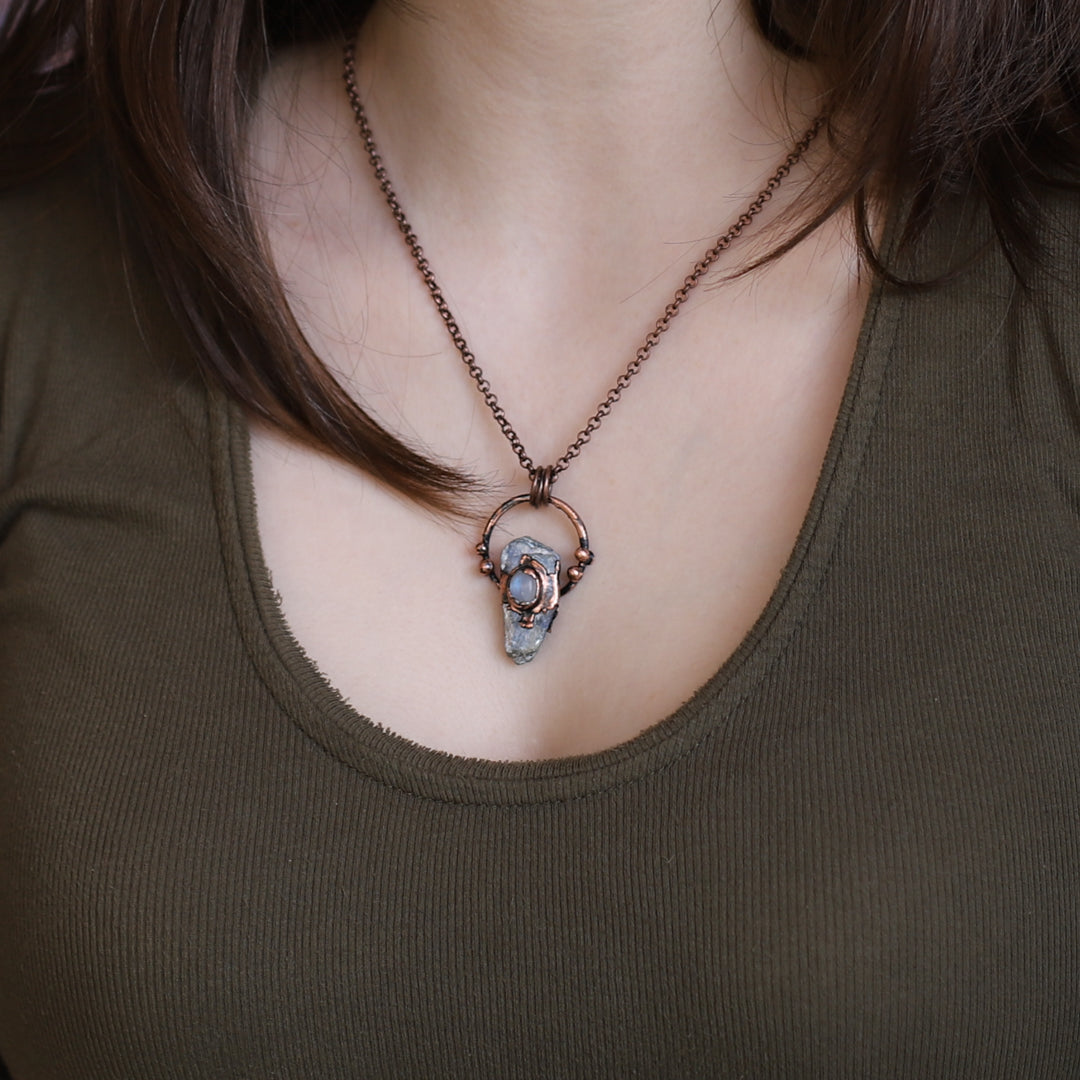 Kyanite Moonstone Relic Necklace (b)