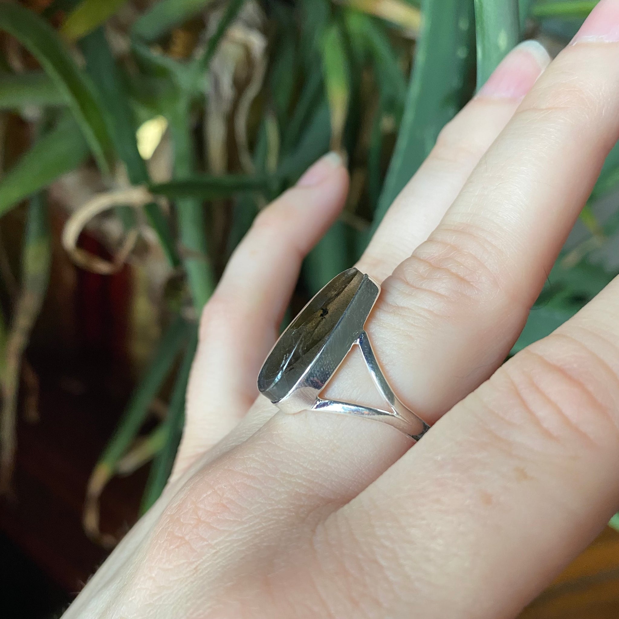 Labradorite Silver Ring (a) size 7.25